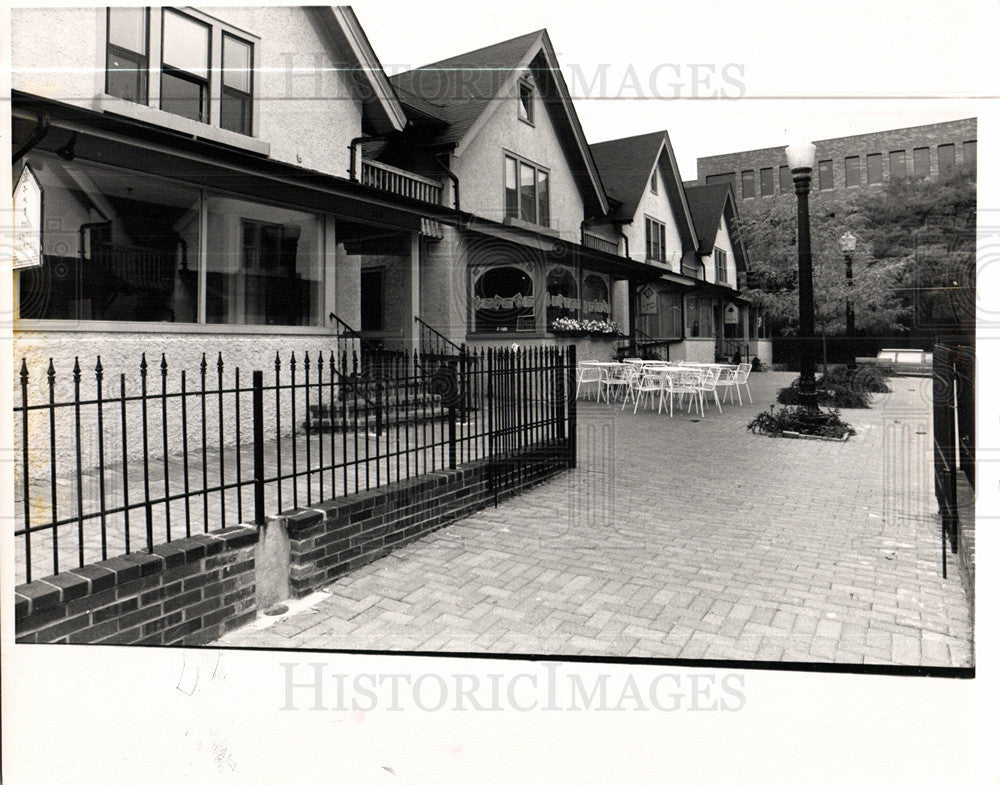 1998 Press Photo The Cedar Tree Restaraunt in Ann Arbor - Historic Images