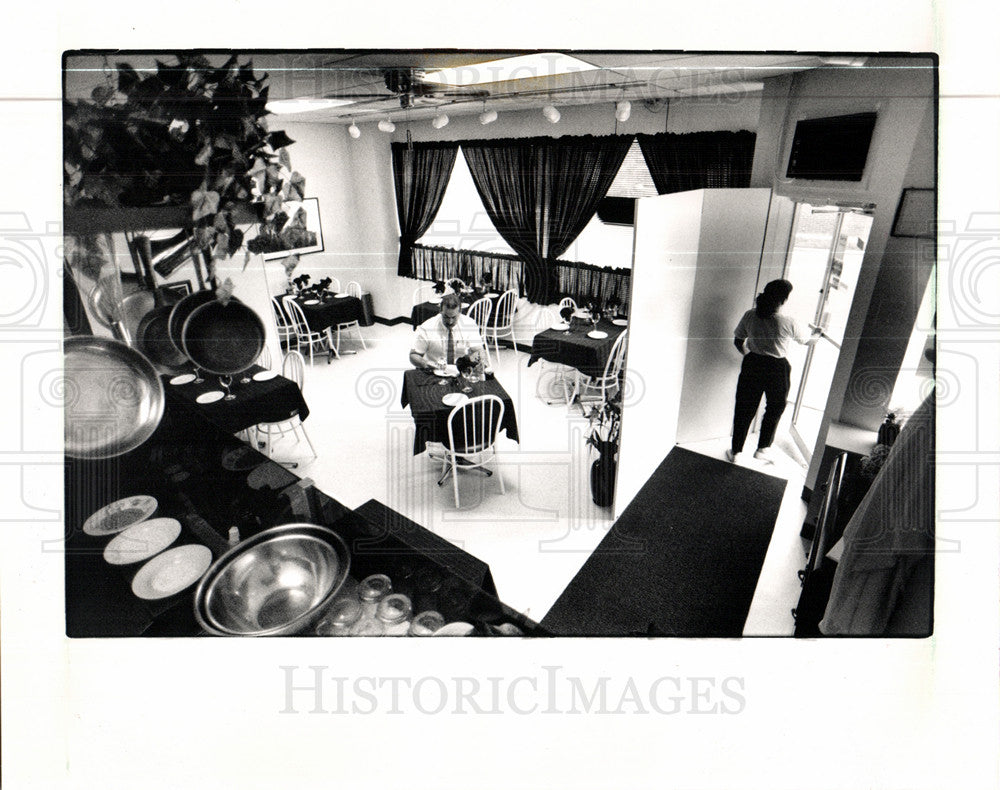 1989 Press Photo Windsor 899 restaurant Morykot&#39;s small - Historic Images