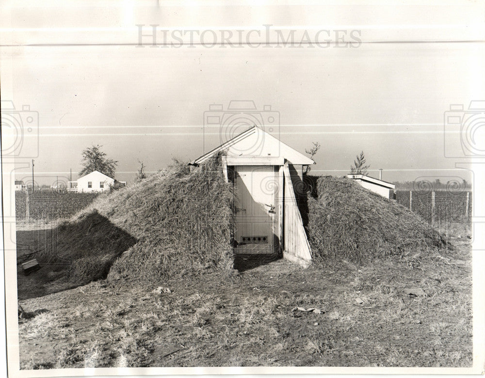 1939 Press Photo fruit storage house sod cool cellar - Historic Images