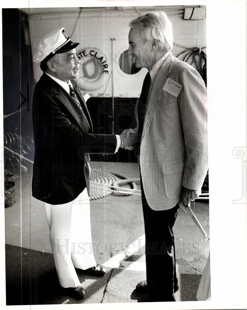 1980, Mayor Young greets Clarke Reed, GOP - Historic Images