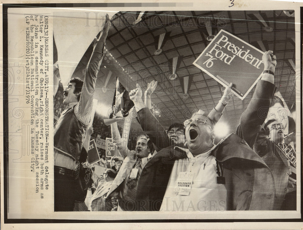 1976 Press Photo Demonstration Walter L Kennedy - Historic Images