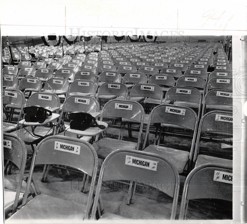 1964 Press Photo deligates Michigan Phone ready chairs - Historic Images