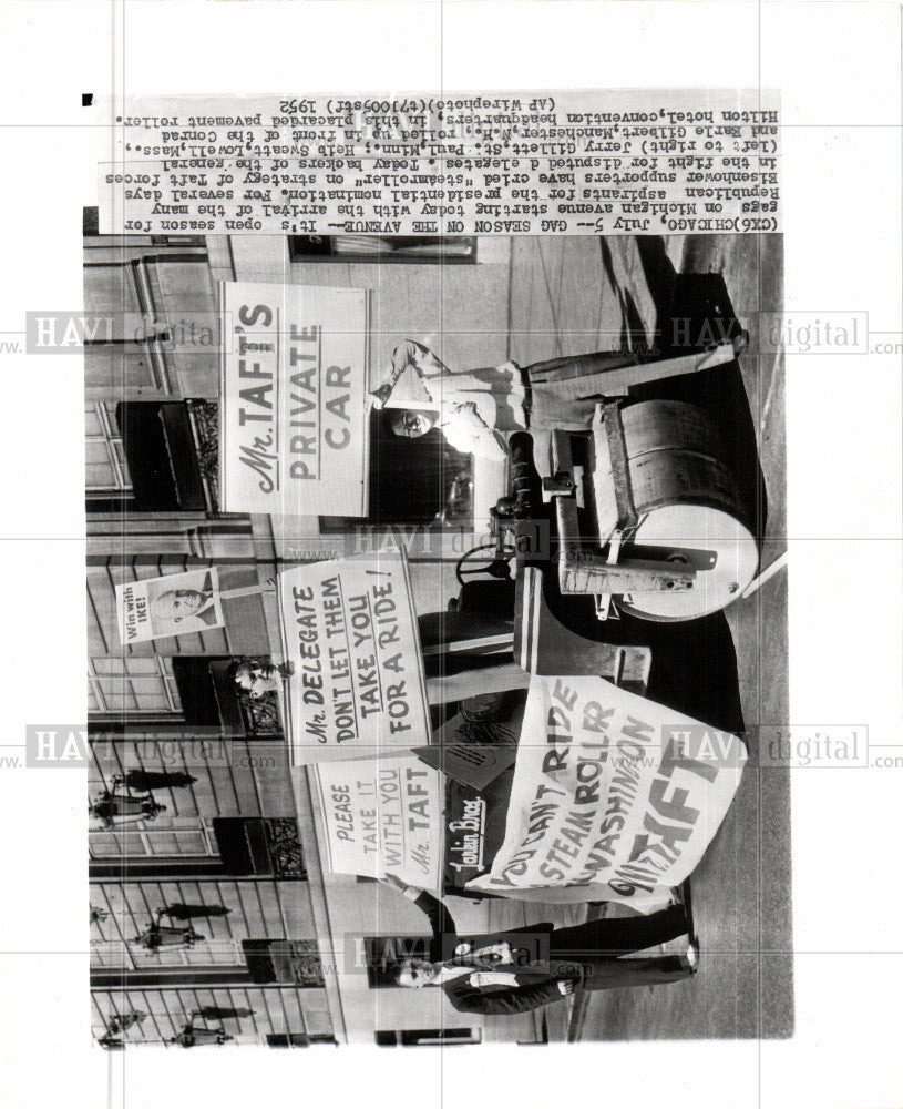 1952 Press Photo Gag Season Michigan Avenue Chicago - Historic Images