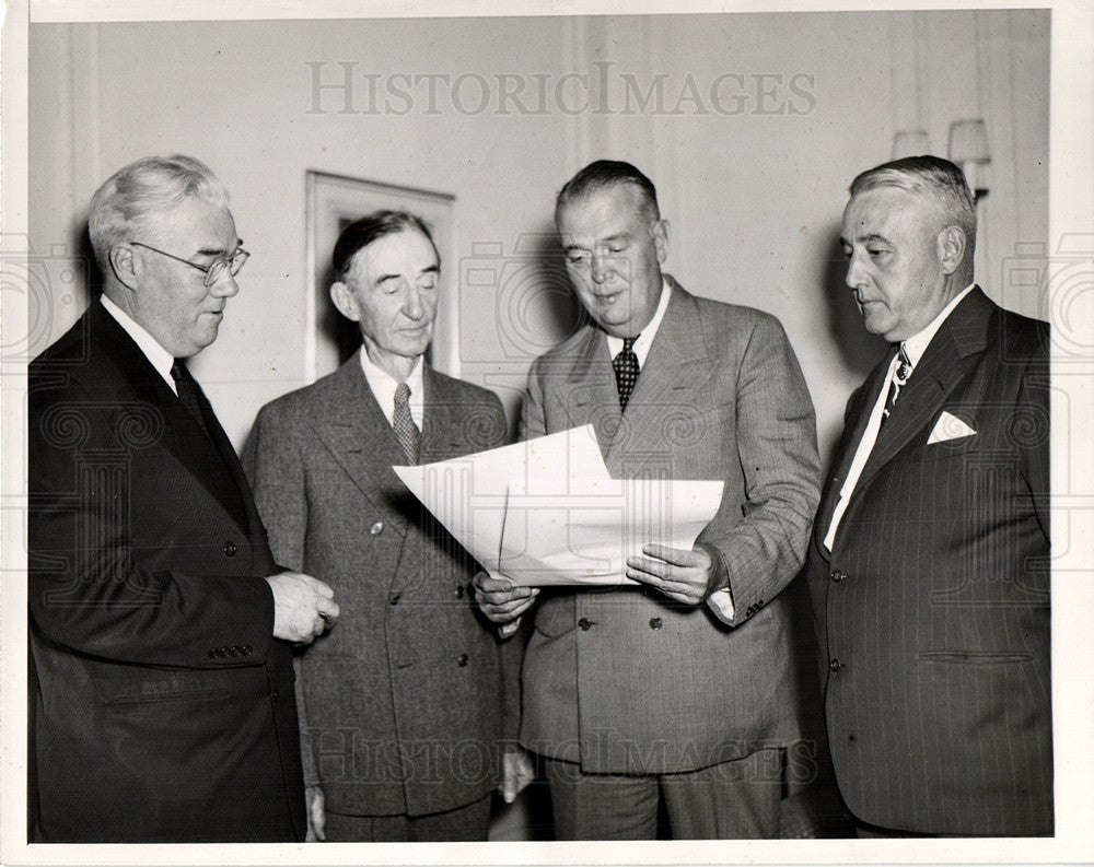 1944 Press Photo Thos Kenney Harry Kelly Gerald G Loat - Historic Images