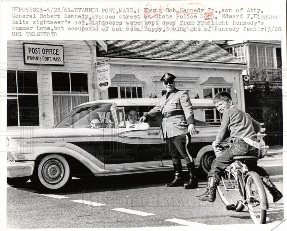 1961 Press Photo Bob Kennedy Edward J.Higgins Sightseer - Historic Images