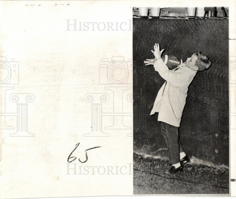 1961 Press Photo Joseph Kennedy catch touch football - Historic Images