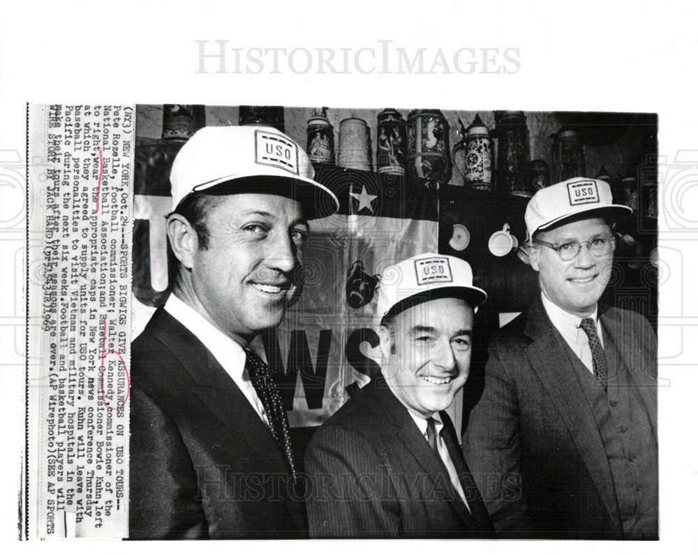 1969 Press Photo Walter Kennedy USO Basketball - Historic Images