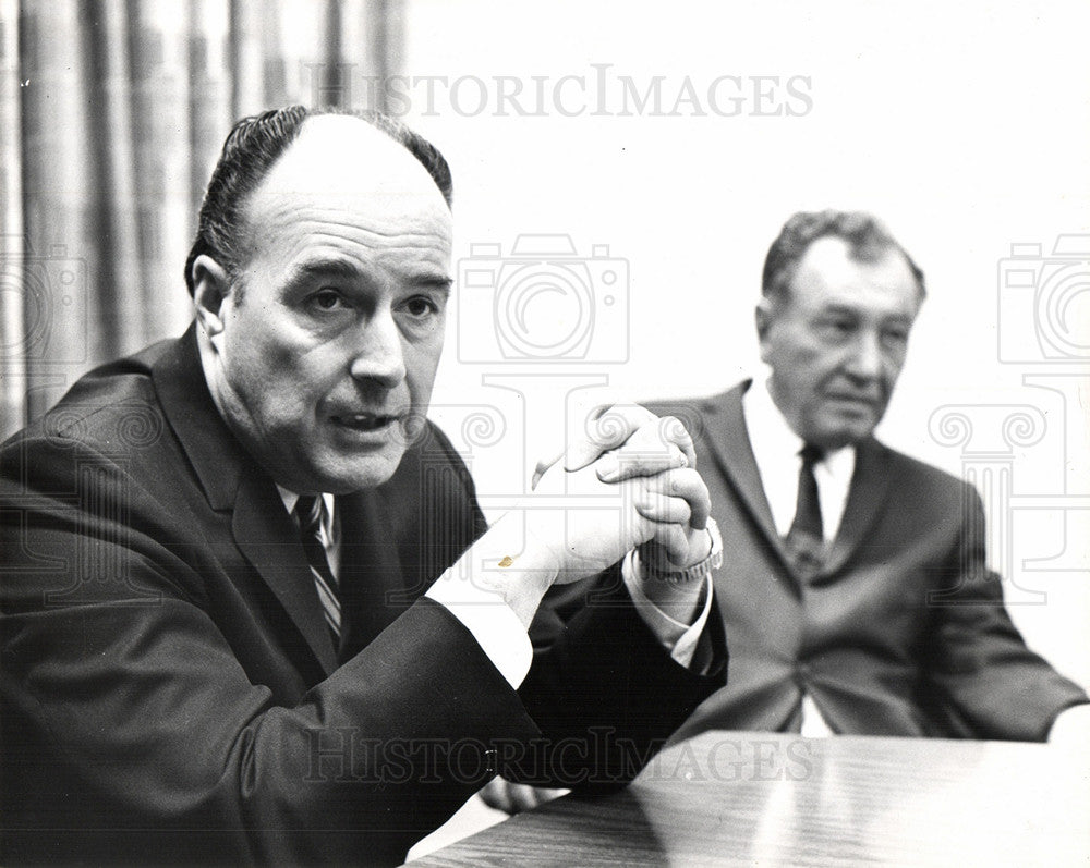 1985 Press Photo Walter Kennedy,commissioner of NBA - Historic Images