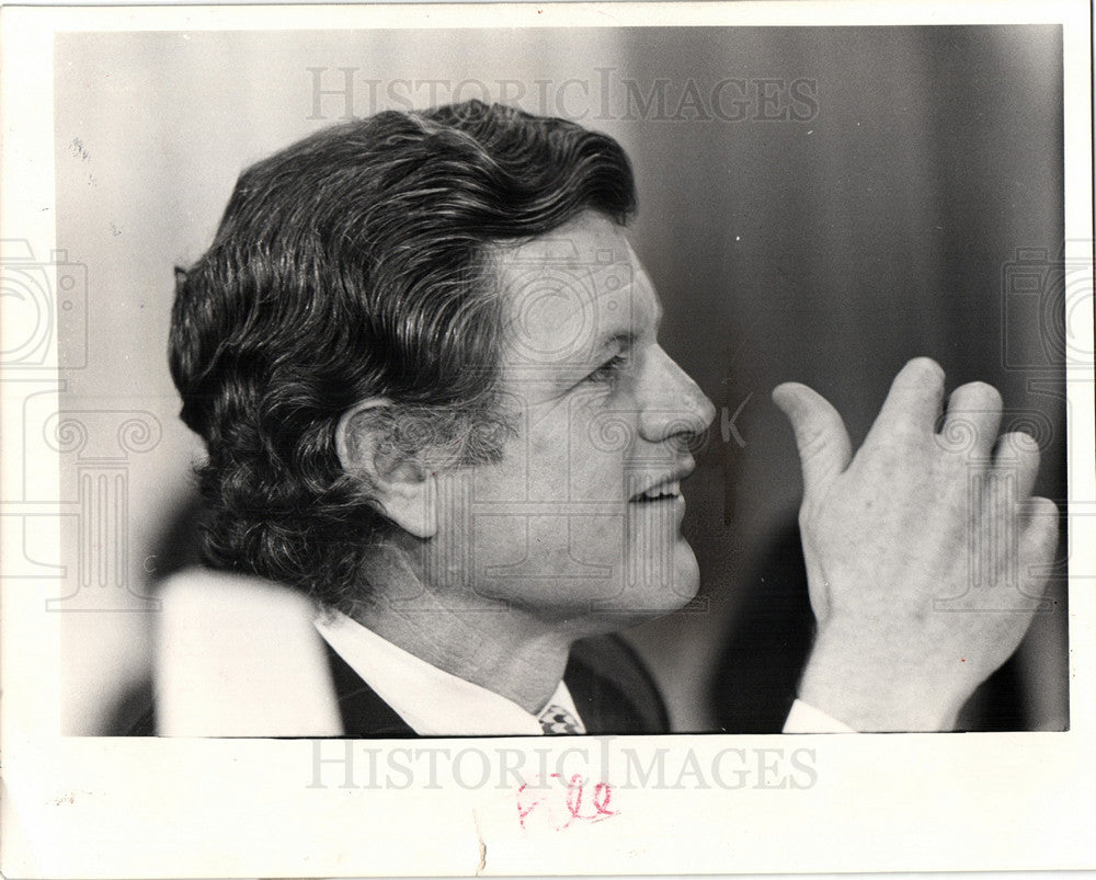 1976 Press Photo Edward Kennedy senator Massachusetts - Historic Images