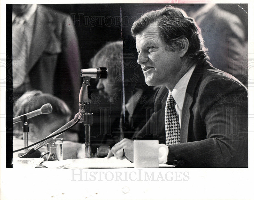 1974 Press Photo Senators Kennedy and McCellan, comprom - Historic Images