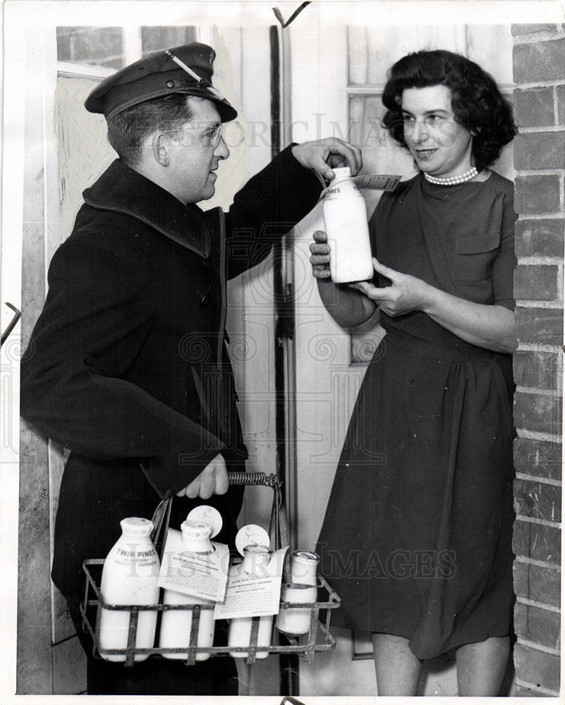 1947 Press Photo Sister Elizabeth Kenny Foundation milk - Historic Images