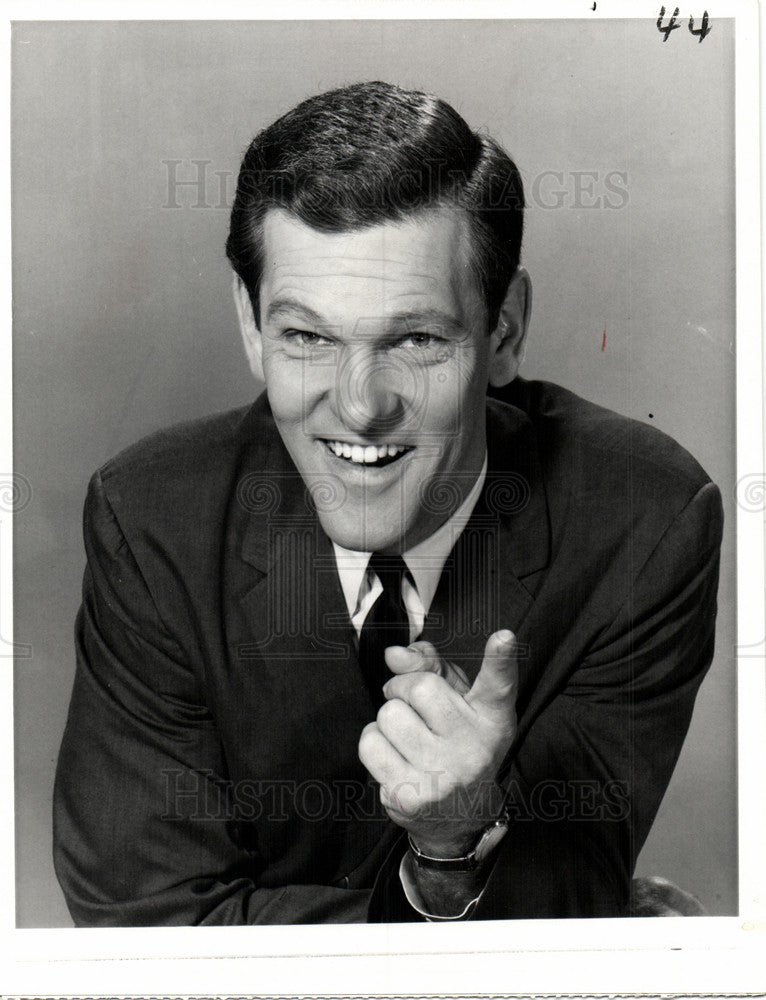 1963 Press Photo Tom Kennedy TV presenter game shows - Historic Images