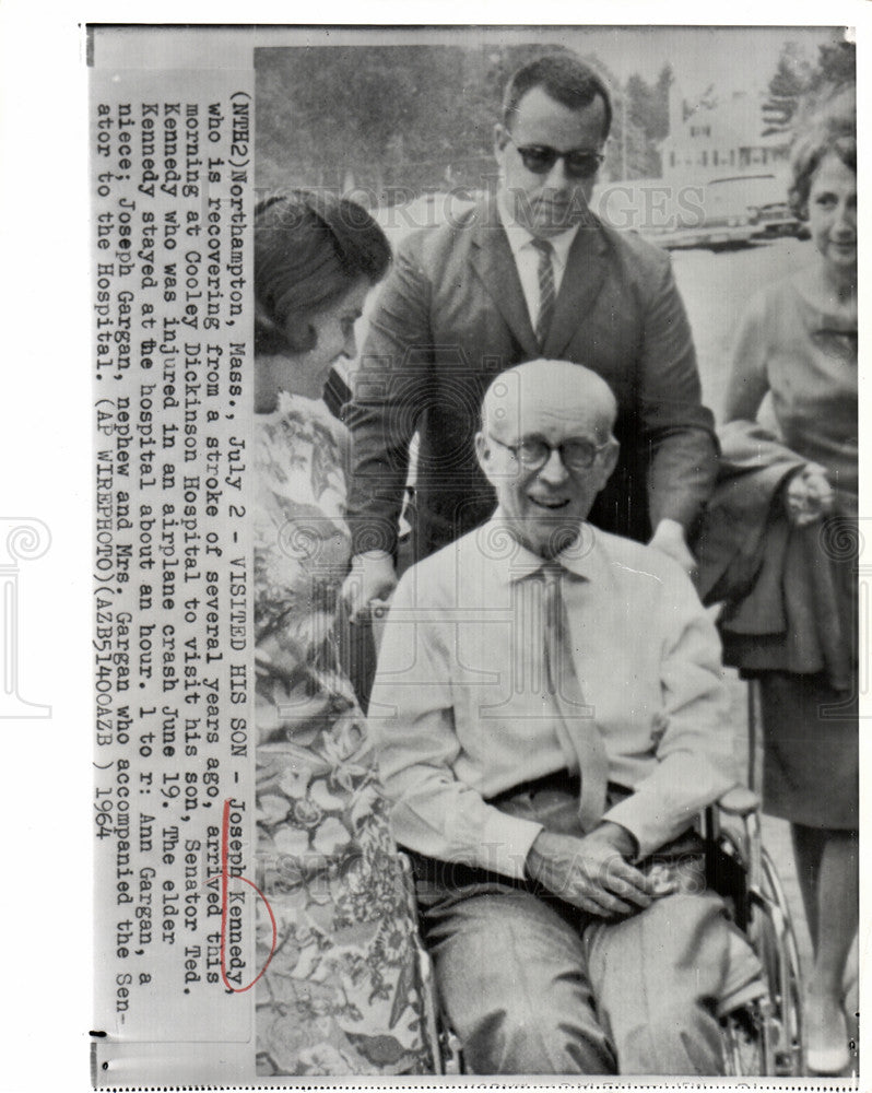 1964 Press Photo Gargan Senator Hospital Kennedy Cooley - Historic Images