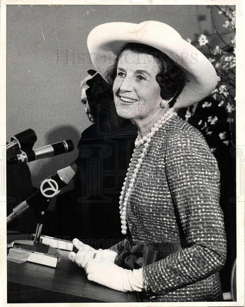 1970 Press Photo Rose Fitzgerald Kennedy Flame of Hope - Historic Images