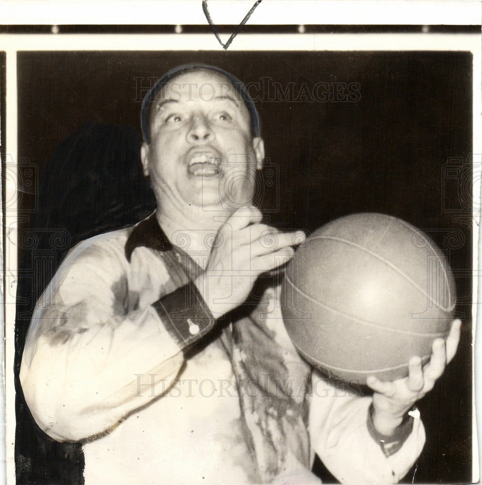 1941 Press Photo Pat Kennedy basketball referee coach - Historic Images