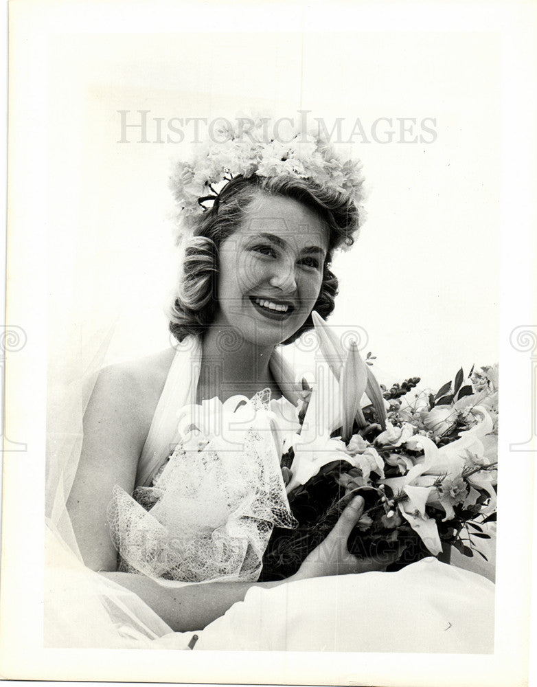 1974 Press Photo Joan Bennett Kennedy Floral Pageant - Historic Images