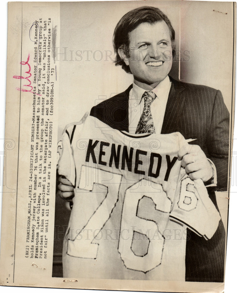 1973 Press Photo Edward Kennedy jersey Framingham - Historic Images