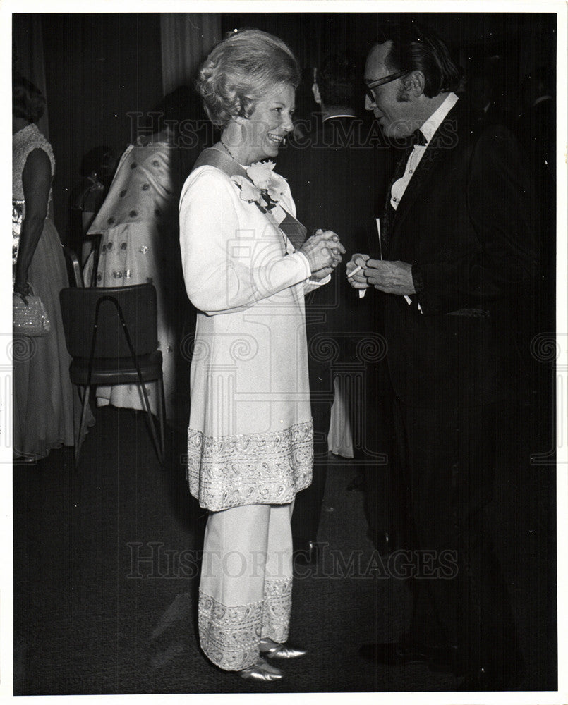 Press Photo Mrs Ernest A Jones - Historic Images