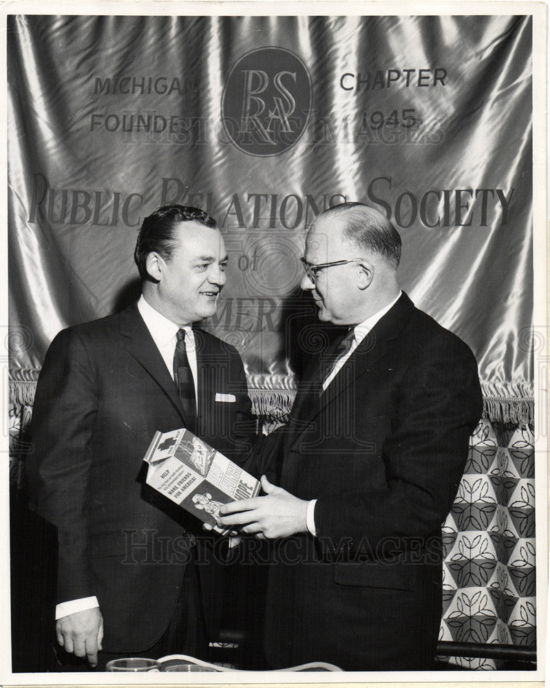 1961 Press Photo Ernest Jones president mcmanus - Historic Images
