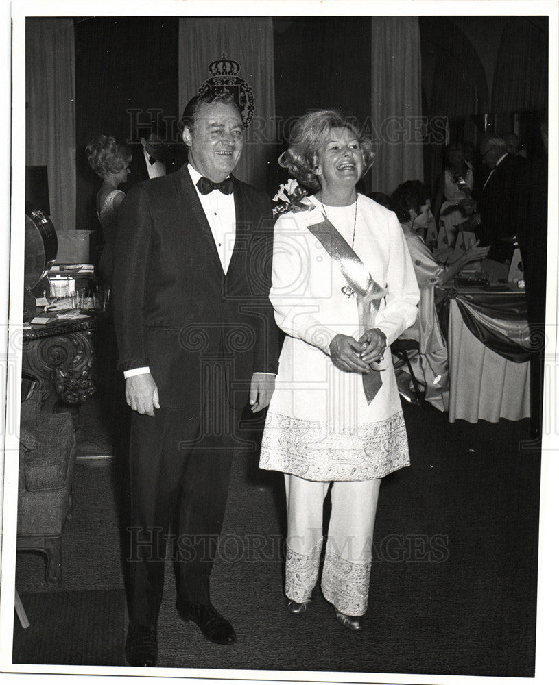 Press Photo Mr. and Mrs. ernest a. jones - Historic Images