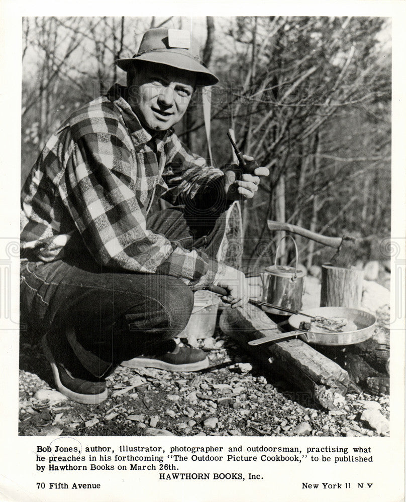 1954 Press Photo Bob Jones The Outdoor Picture Cookbook - Historic Images