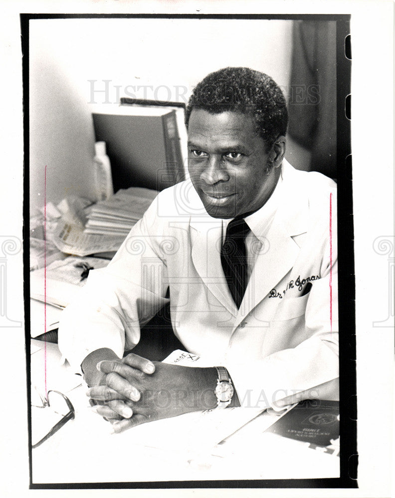 1989 Press Photo Profile Dr. Cecil Jonas - Historic Images