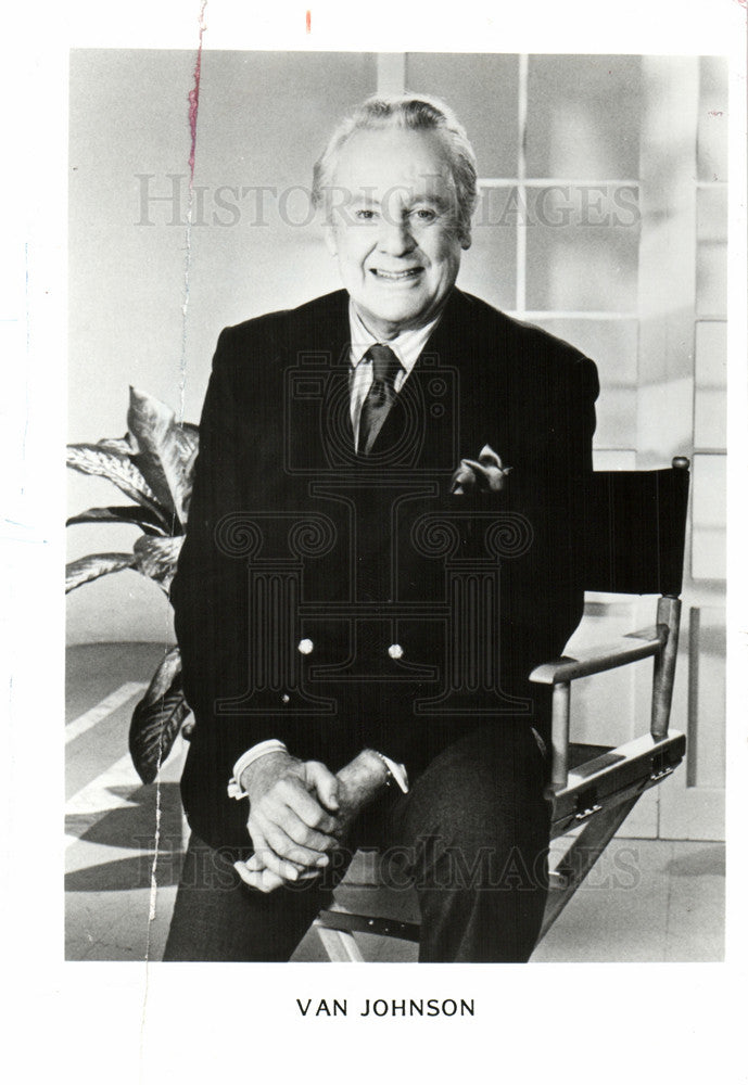 1987 Press Photo Van Johnson, actor, man in suit, - Historic Images