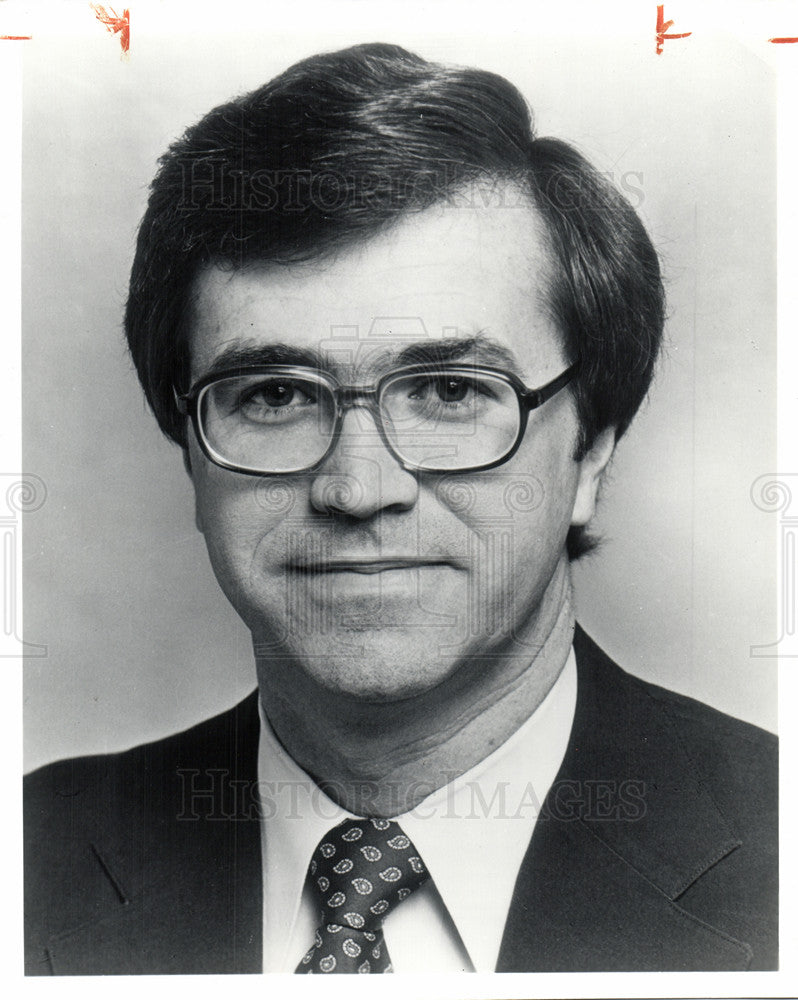 1983 Press Photo Thomas S. Johnson American banker - Historic Images