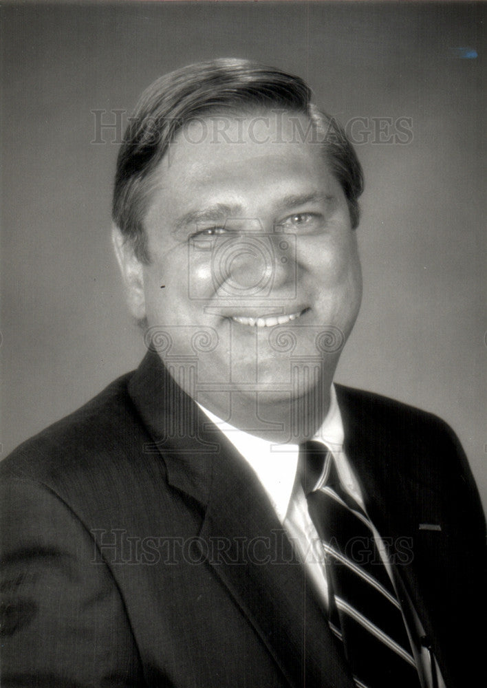 1992 Press Photo Thomas S. Johnson American banker - Historic Images