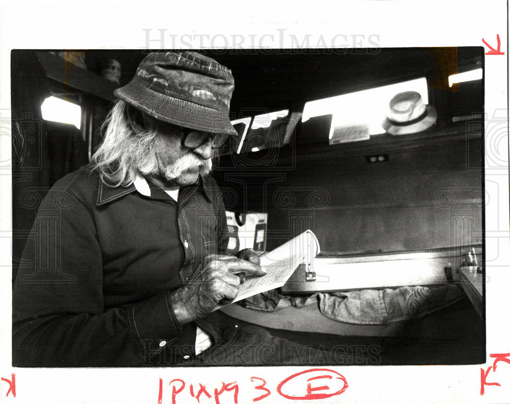 1982 Press Photo Russ Johnson Chippewa County trailer - Historic Images