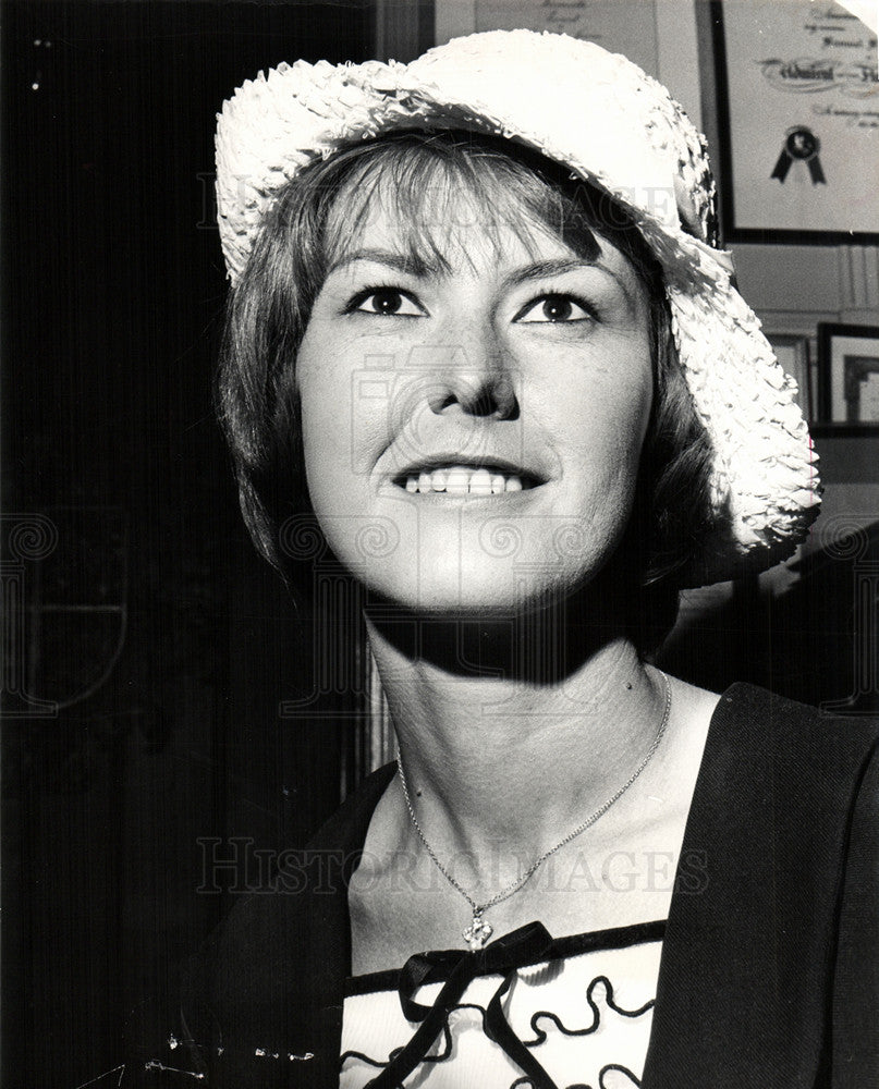 1965 Press Photo Sally Jones model Detroit Saks fashion - Historic Images