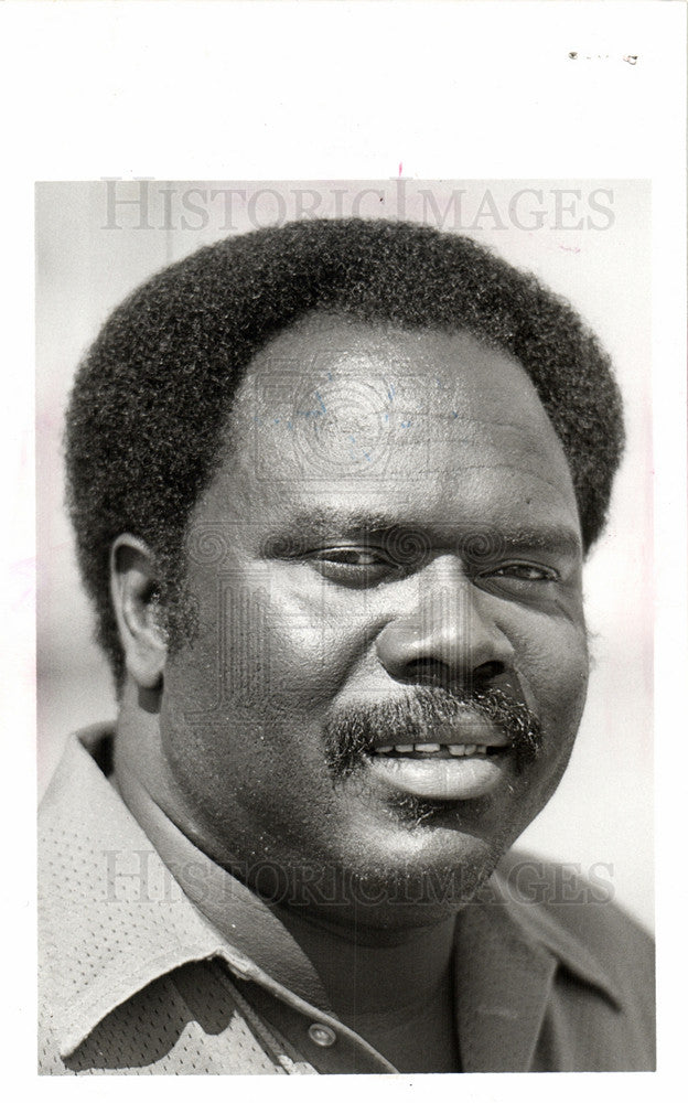 1976 Press Photo Robert Jones Kettering football coach - Historic Images