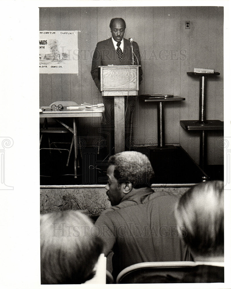 1970 Press Photo NAACP Man Speaks to Crowd - Historic Images