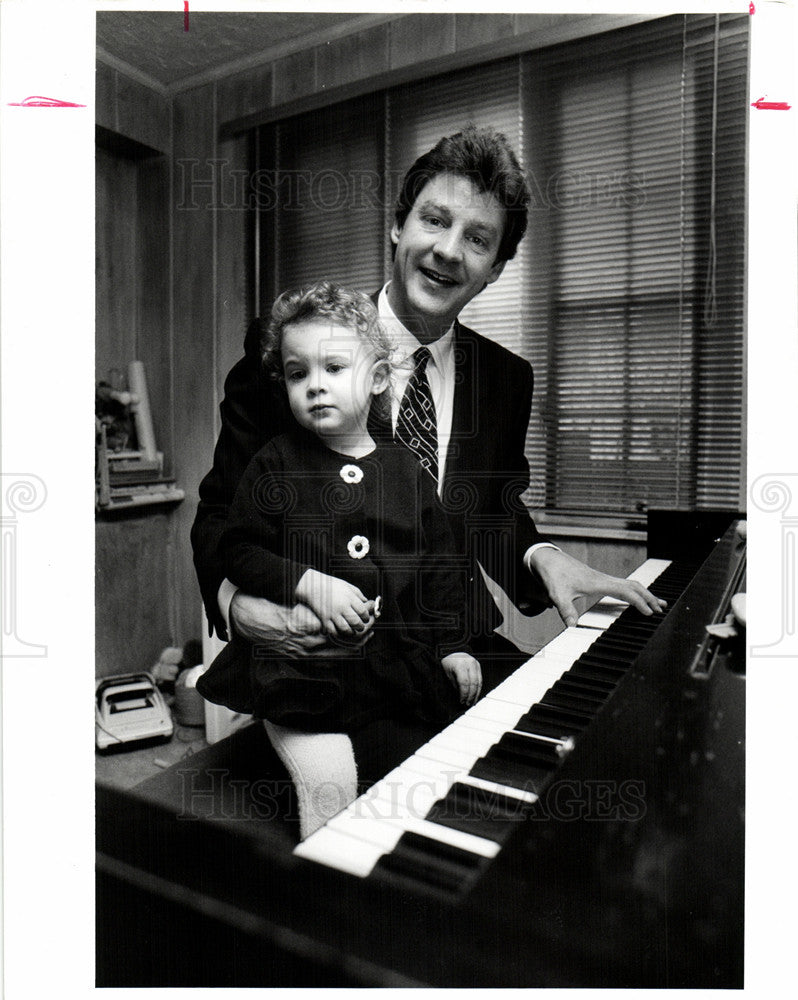 1991 Press Photo Mark Jones Anna daughter piano - Historic Images