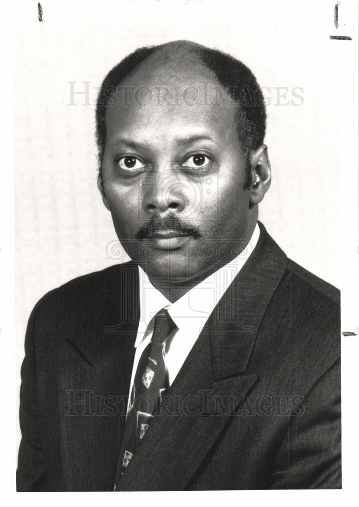 1991 Press Photo bank executive Lawrence Jones - Historic Images