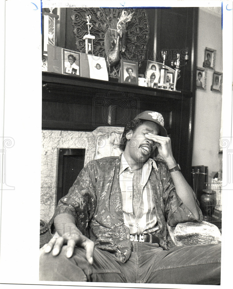 1987 Press Photo Karlton Jones accident Sky Chefs - Historic Images