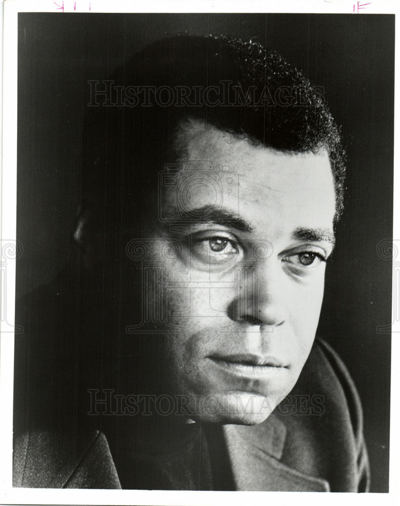 1988 Press Photo James Earl Jones Vegetable Soup TV - Historic Images