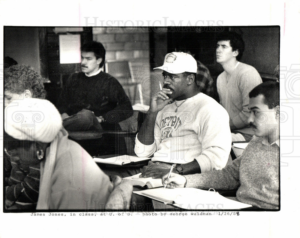 1988 Press Photo James Jones marketing class university - Historic Images