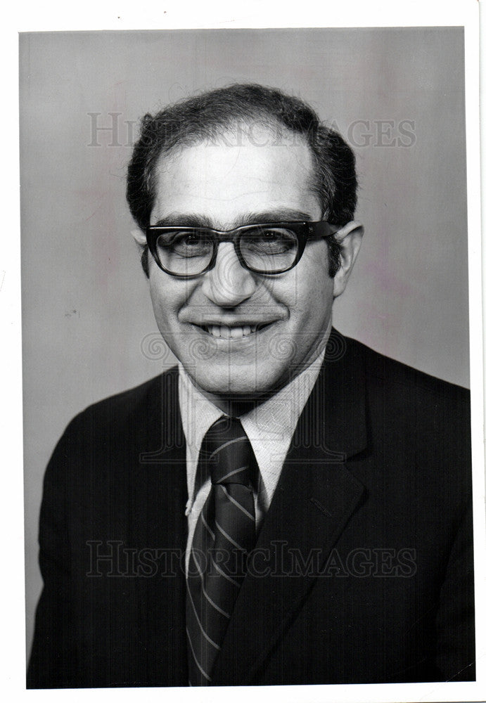 1983 Press Photo Harry Kalajian Vice President - Historic Images