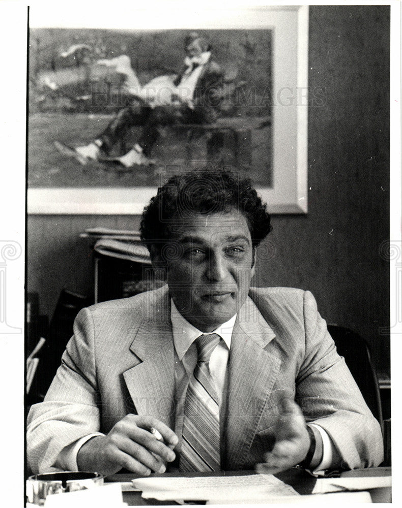 1983 Press Photo Edward Kahan VP manager Detroit office - Historic Images