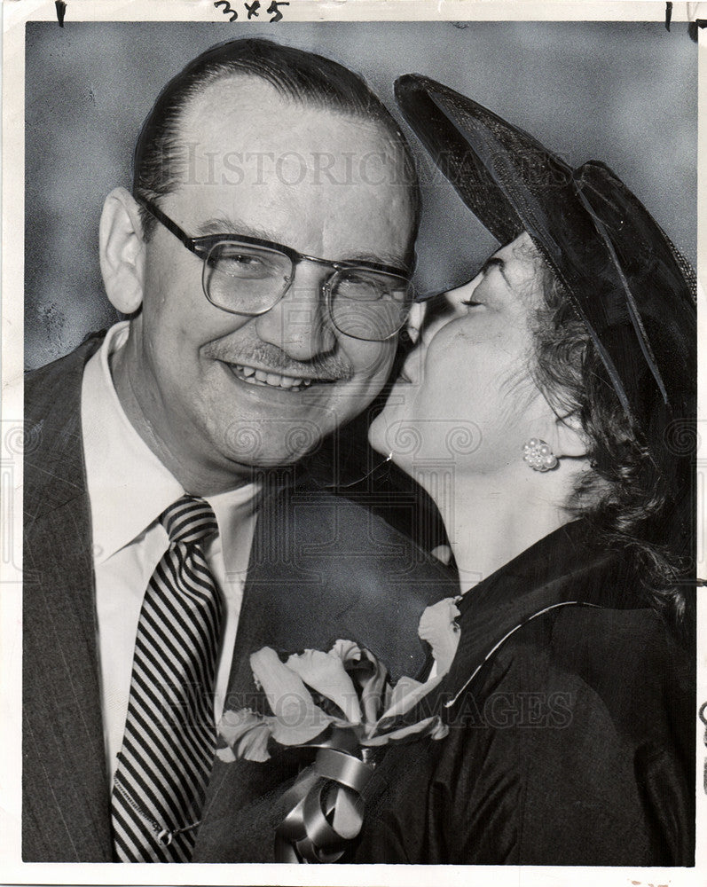 1953 Press Photo Fred W. Kaess DA Judge Aurther Lederle - Historic Images