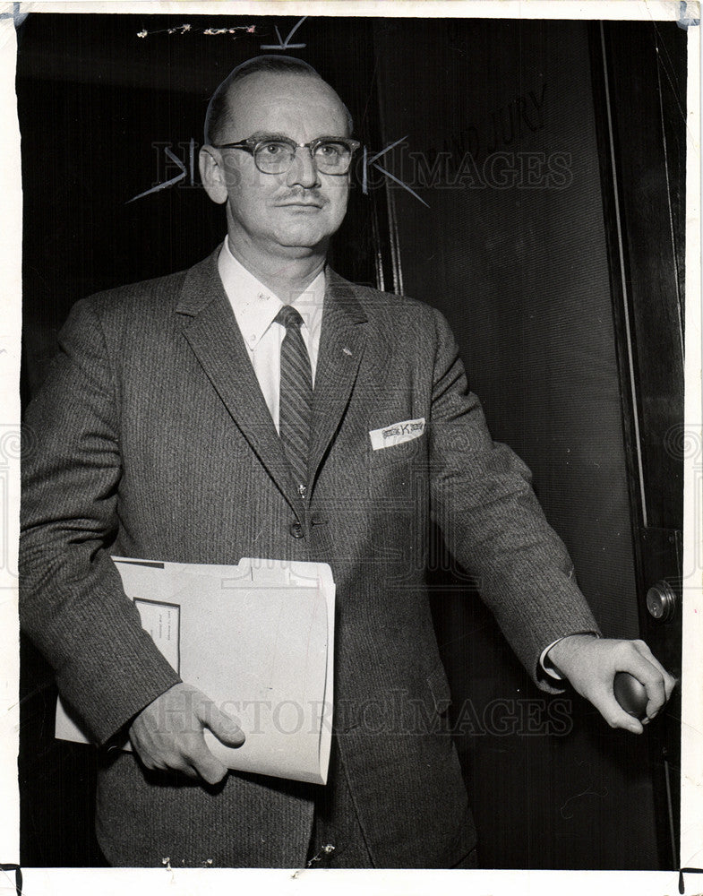 1960 Press Photo Attorney Federal statutes Fred Kaess - Historic Images