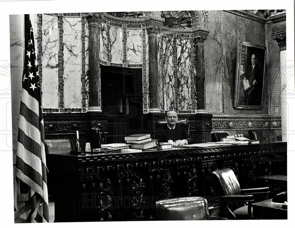 1975 Press Photo Fred W. Kaess Judge - Historic Images