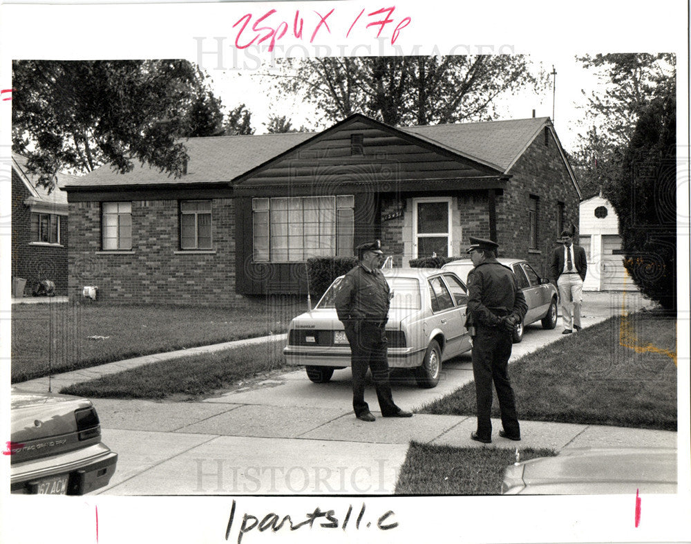 1990 Press Photo Oak Park police Steven Kado evidence - Historic Images