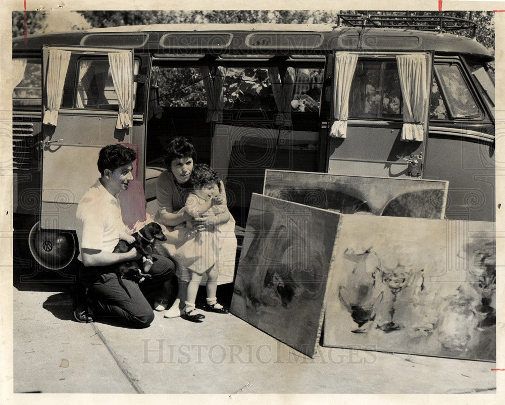 1960 Press Photo Family Lives in Van - Historic Images