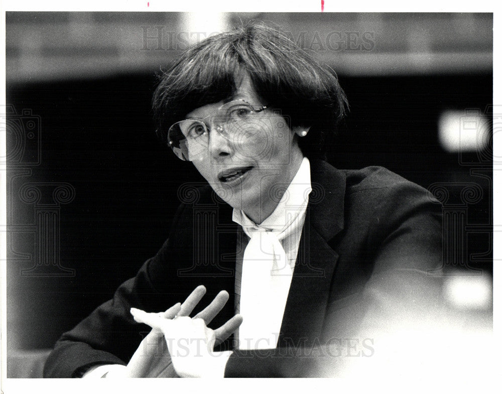 1983 Press Photo Clare Kabel, Community Affairs Manager - Historic Images