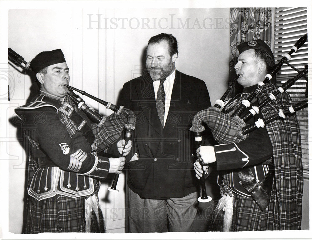 1958 Press Photo Bill Russell James Robertson Justice B - Historic Images