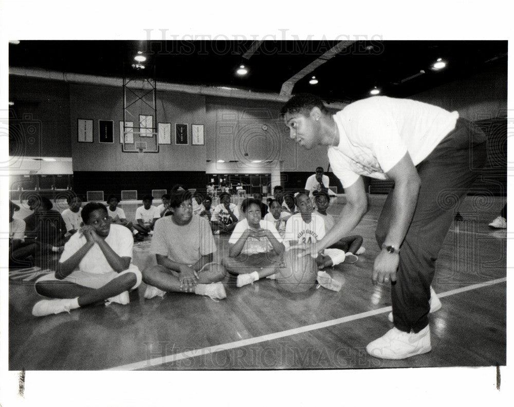 1991 Press Photo Antoine Joubert girls basketball camp - Historic Images