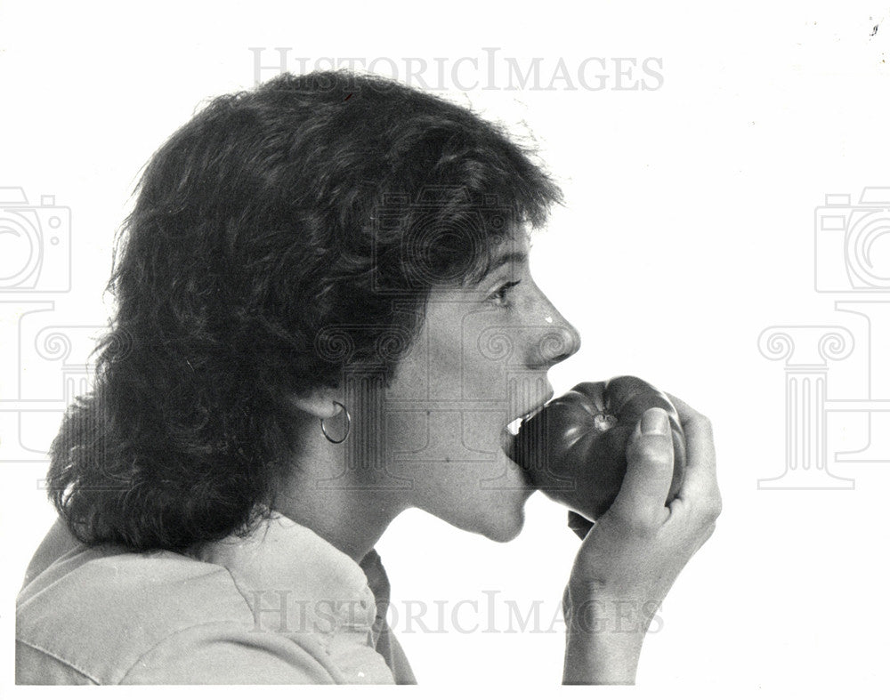 1982 Press Photo Tomato Fever Strikes - Historic Images