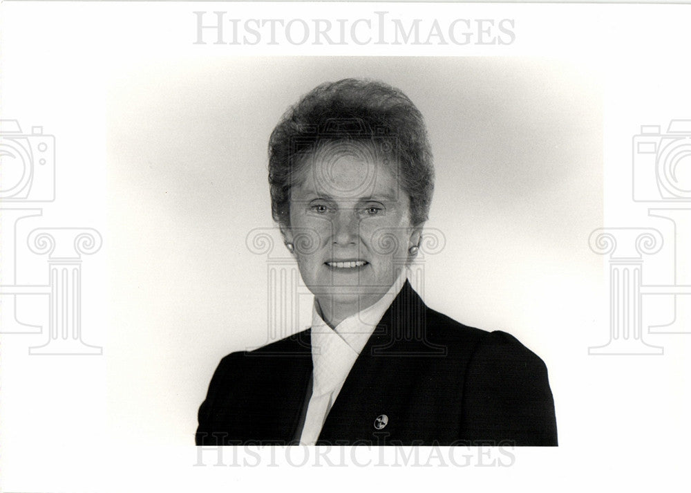 1985 Press Photo Eleanor Josaitis Shopping - Historic Images